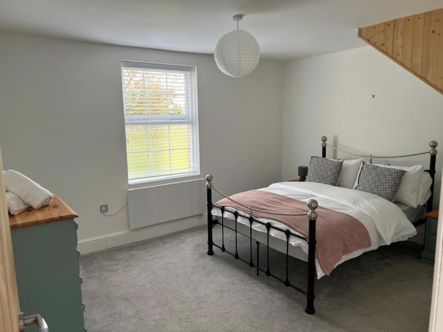 2 Bedroom Cottage In Old Town Swindon Exterior foto